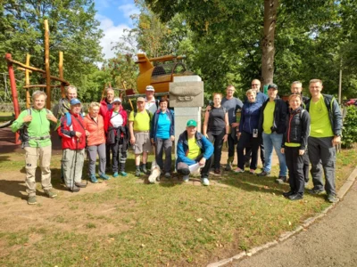 die Wandergruppe am fliegenden Oberförster (Bild vergr&ouml;&szlig;ern)