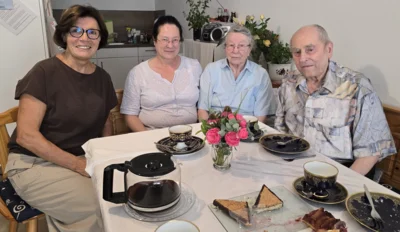 v.re.n.li.: Konrad Hecke, Anna Hecke, Tochter Gabriele,  Bürgermeisterin Karin Kienböck-Stöger(li) (Bild vergr&ouml;&szlig;ern)