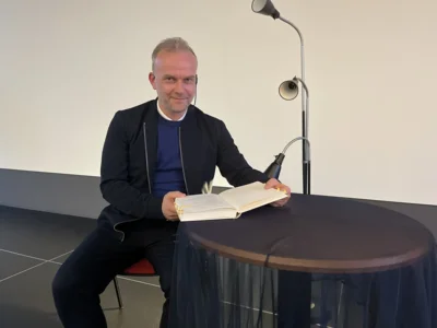 „Ach was!“ – Loriot-Leseabend mit Silvio Witt begeistert Malchiner Publikum