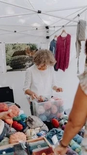 „Strick & Spritz“ feiert erfolgreiche Premiere im Emmelshausener Park
