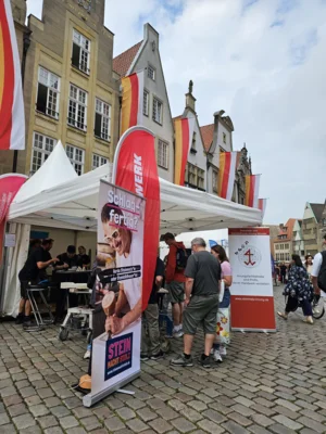Steinmetz- und Steinbildhauer-Innung Münster beim NRW-Tag in Münster Handwerk zum Anfassen: Mitmach-Aktion auf der Münstermeile (Bild vergr&ouml;&szlig;ern)
