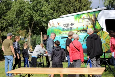 reger Betrieb herrschte am Fischinfomobil des Landesverbandes