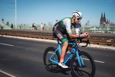 Persönliche Bestzeit und Altersklassensieg beim Köln Triathlon