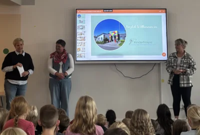 Wertvoller Besuch an unserer Schule (Bild vergr&ouml;&szlig;ern)