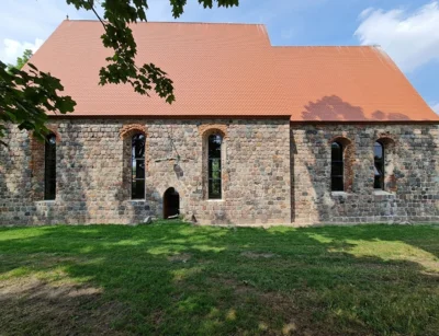 Dorfkirche in Dolgelin, Foto: Matthias Lubisch (Bild vergr&ouml;&szlig;ern)