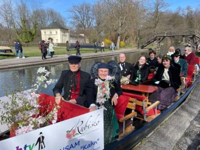 Foto zur Meldung: Saisonstart mit Rudelübergabe und Ostermarkt in Lübbenau