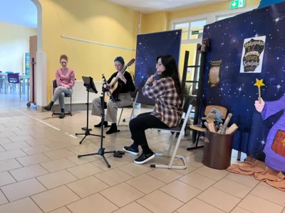 Besuch eines Musikensembles (Bild vergr&ouml;&szlig;ern)