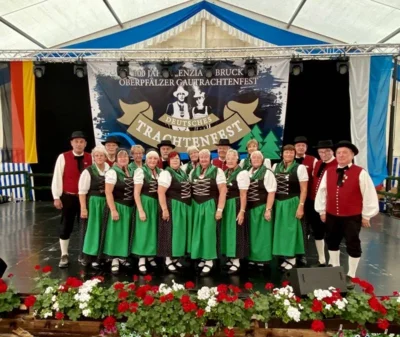 Foto zur Meldung: Tanz- und Trachtengruppe Salzfurtkapelle e.V. beim Deutschen Trachtenfest in Bruck in der Oberpfalz