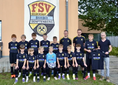 Unsere #FSVD1 sagt DANKE 🖤💛 (Bild vergr&ouml;&szlig;ern)