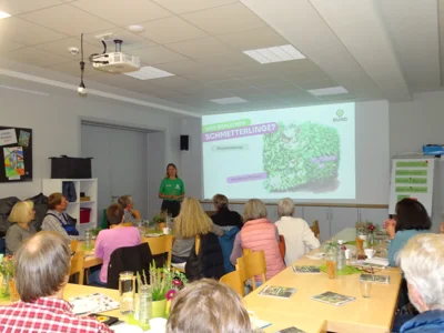 Der Workshop "Falterbeet anlegen" war sehr gut besucht und begeisterte (Bild vergr&ouml;&szlig;ern)