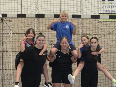 WJE mit der WJA beim gemeinsamen Training (Bild vergr&ouml;&szlig;ern)