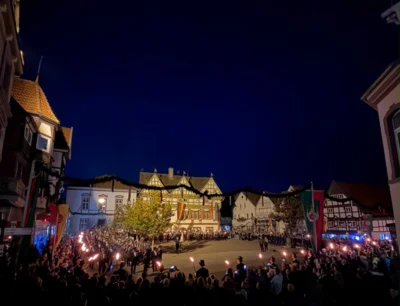 Zapfenstreich zum Westfälischen Schützentag in Blomberg (Bild vergr&ouml;&szlig;ern)