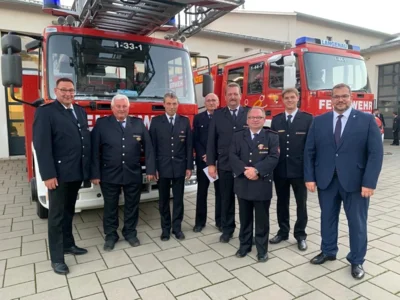 Von links nach rechts: Herbert Bosch (Kommandant), Günter Horn, Hans Erhardt, Dieter Schmid, Walter Braunwarth, Jürgen Riedel, Christoph Henle (Stellv. Kommandant), Daniel Salemi (Bürgermeister) (Bild vergr&ouml;&szlig;ern)