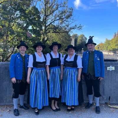 v.l.n.r. Marcus Schmidt (1. Gauschützenmeister), Regina Dankel (Schriftführerin), Andrea Schmelzer (Ehren-Gauschützenmeisterin), Gabriele Höpfl-Schlüter (2. Gaudamenleiterin) Armin Brauns (2. Gauschützenmeister) (Bild vergr&ouml;&szlig;ern)