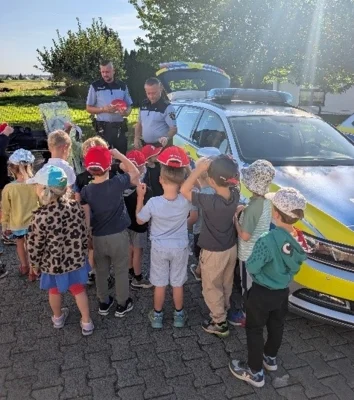 Spannender Besuch von der Polizei in der Kita „Rasselbande“