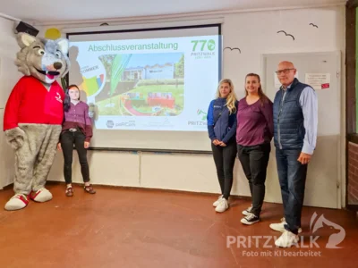 Die Abschlussveranstaltung für den Brandenburger Lesesommer fand im JFZ Nord mit Bürgermeister Dr. Ronald Thiel und Willy Wolf statt. Foto: Stadt Pritzwalk (Bild vergr&ouml;&szlig;ern)