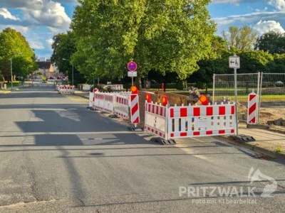 Sperrungen am Kietz wegen Bauarbeiten. Foto (mit KI bearbeitet): Stadt Pritzwalk (Bild vergr&ouml;&szlig;ern)