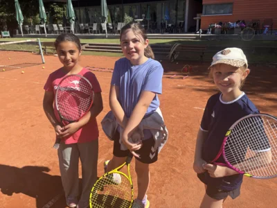 Die Klassen 2b und 3b entdecken den Tennissport (Bild vergr&ouml;&szlig;ern)