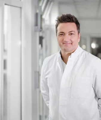 Dr. med. Daniel Benner, Chefarzt der Wirbelsäulenchirurgie und Ärztlicher Direktor des Evang. Klinikums Westerwald (EKW) am Standort Dierdorf