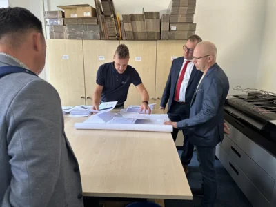 Unternehmensbesuche 2026: Landrat Alexander Erbert besuchte HALTEC Hallensysteme in Meuro (Bild: LK OSL/Nora Bielitz) (Bild vergr&ouml;&szlig;ern)