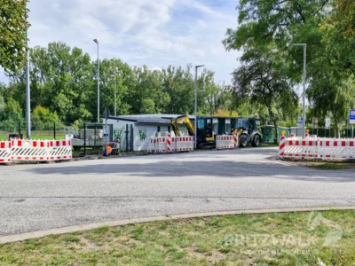 Die Arbeiten am neuen Überweg im Hainholzweg sind abgeschlossen. In der vergangenen Woche wurde gepflastert. Foto: Stadt Pritzwalk (Bild vergr&ouml;&szlig;ern)