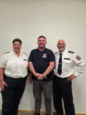 v.l.n.r Andrea Roselieb (Polizei Nordhessen), Daniel Gläßner (GBI Wehretal), Marco Hahn (Schutzmann vor Ort, Polizei Nordhessen) (Bild vergr&ouml;&szlig;ern)