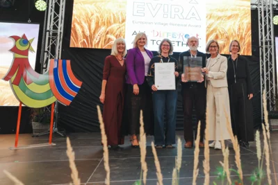 Vier Nordlichter, Niedersachsen_foto-petr-vrestiak: Henning Ohlendorf (4. von links) und May-Britt Müller (3. von links) freuen sich über Urkunde und Bronze-Medaille
