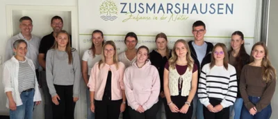 hinten (vlnr): Erster Bürgermeister Ben Matthes, Zweiter Bürgermeister Christian Weldishofer, Dritte Bürgermeisterin Verena Maier, Lara Seelentag, Sophie Ruf, Carla Both, Fiona Beckert, Florian Endrös, Hannah Lüftner / vorne (vlnr): Leana Graber, Kira Friedrichs, Hannah Rigel, Desiree Kraus, Paula Mende / Auf dem Foto fehlen: Pascal Blankenburg, Katharina Mayr (Bild vergr&ouml;&szlig;ern)
