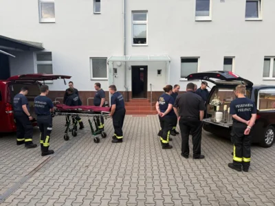 Zu Besuch im Bestattungshaus (Bild vergr&ouml;&szlig;ern)