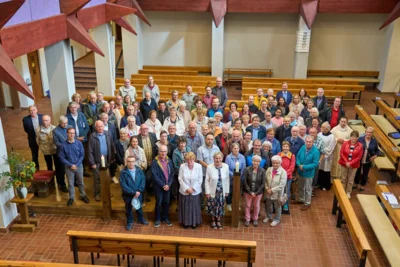 Gruppenfoto nach dem Gottesdienst (Bild vergr&ouml;&szlig;ern)