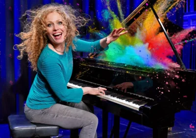 Pianistin, Sängerin und Kabarettistin Caroline Bungeroth (Foto: Christoph Hoigné)