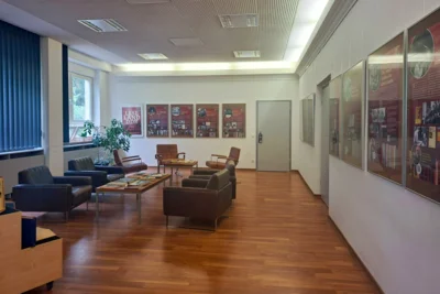 Im Veranstaltungsraum der Stadtbibliothek ist die Ausstellung „Leseland DDR“ noch bis zum Jahresende zu sehen. Foto: Stadt Pritzwalk (Bild vergr&ouml;&szlig;ern)