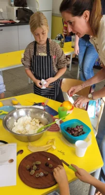 Schnippeln, mixen, probieren: „Gelbe Tomaten“ an der Fürstenwall-Schule (Bild vergr&ouml;&szlig;ern)