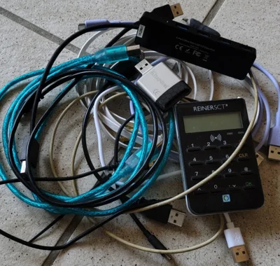 Kabel und Zubehör (Bild vergr&ouml;&szlig;ern)