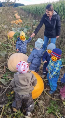 Die Raupengruppe unterwegs! 🎃