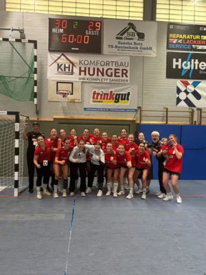 Frauen 2 - feiern Derbysieg, Spannung bis zur letzten Sekunde