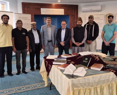 Meldung: Frieden für Alle, Hass für keinen - Tag der offenen Tür bei der Ahmadiyya Muslim Jamaat