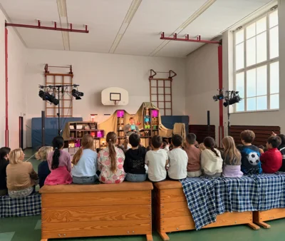 Theateraufführung "Alpha" (Bild vergr&ouml;&szlig;ern)