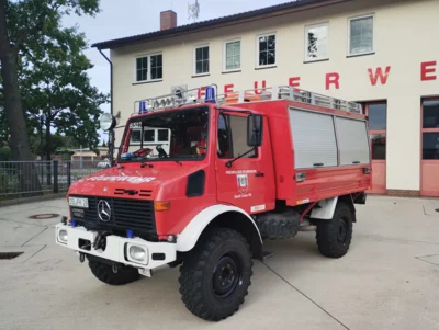Dieser Rüstwagen Unimog aus dem Bestand der Feuerwehr Calau wird aktuell versteigert. Foto: Stadt Calau / Nerlich (Bild vergr&ouml;&szlig;ern)