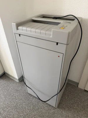 Aktenvernichter (Bild vergr&ouml;&szlig;ern)