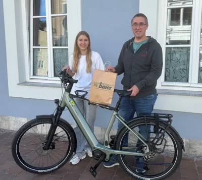 Annika Bretschneider mit ihrem Vater (Bild vergr&ouml;&szlig;ern)