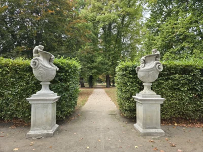 Bild der Vasen im Französischen Garten