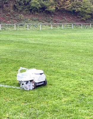 Linienmarkierungsroboter (Kurt)! (Bild vergr&ouml;&szlig;ern)