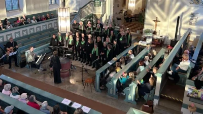 Der Gospelchor "LIFT YOUR VOICE" beim Konzert in der Pfarrkirche in Geroda (Foto: Christine Platzer)