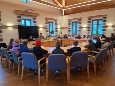 Prackenbacher Viertklässler waren zu Gast im Rathaus – Spannende Einblicke in die Abläufe in der Gemeinde