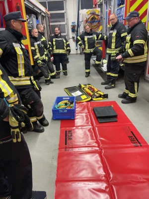 Führungskräfteausbildung am neuen Hilfeleistungslöschfahrzeug (HLF10) (Bild vergr&ouml;&szlig;ern)