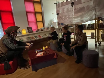Ein zauberhafter Besuch in der Stadtbücherei Bad Wildbad (Bild vergr&ouml;&szlig;ern)