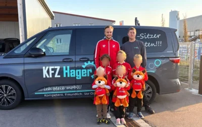 Drei neue Füchse für unsere Bambinis – ein herzliches Dankeschön an KFZ Hager! (Bildnachweis: FCR) (Bild vergr&ouml;&szlig;ern)