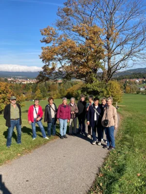 Bei bestem Herbstwetter trat eine Gruppe des Gartenbauvereins Moosbach am Sonntag die Wanderung von Bad Kötzting nach Weißenregen an.