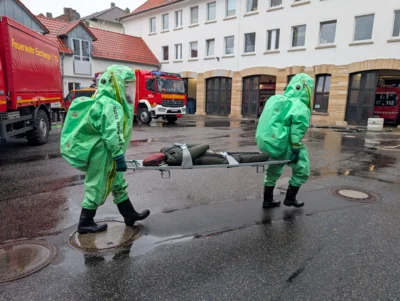 Ein Trupp unter CSA bei einer Menschenrettung (Bild vergr&ouml;&szlig;ern)